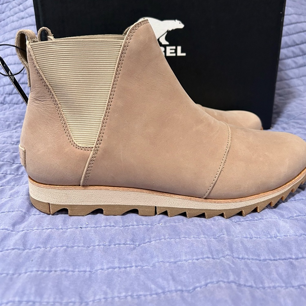 SOREL Women’s Harlow Chelsea Ankle Boots